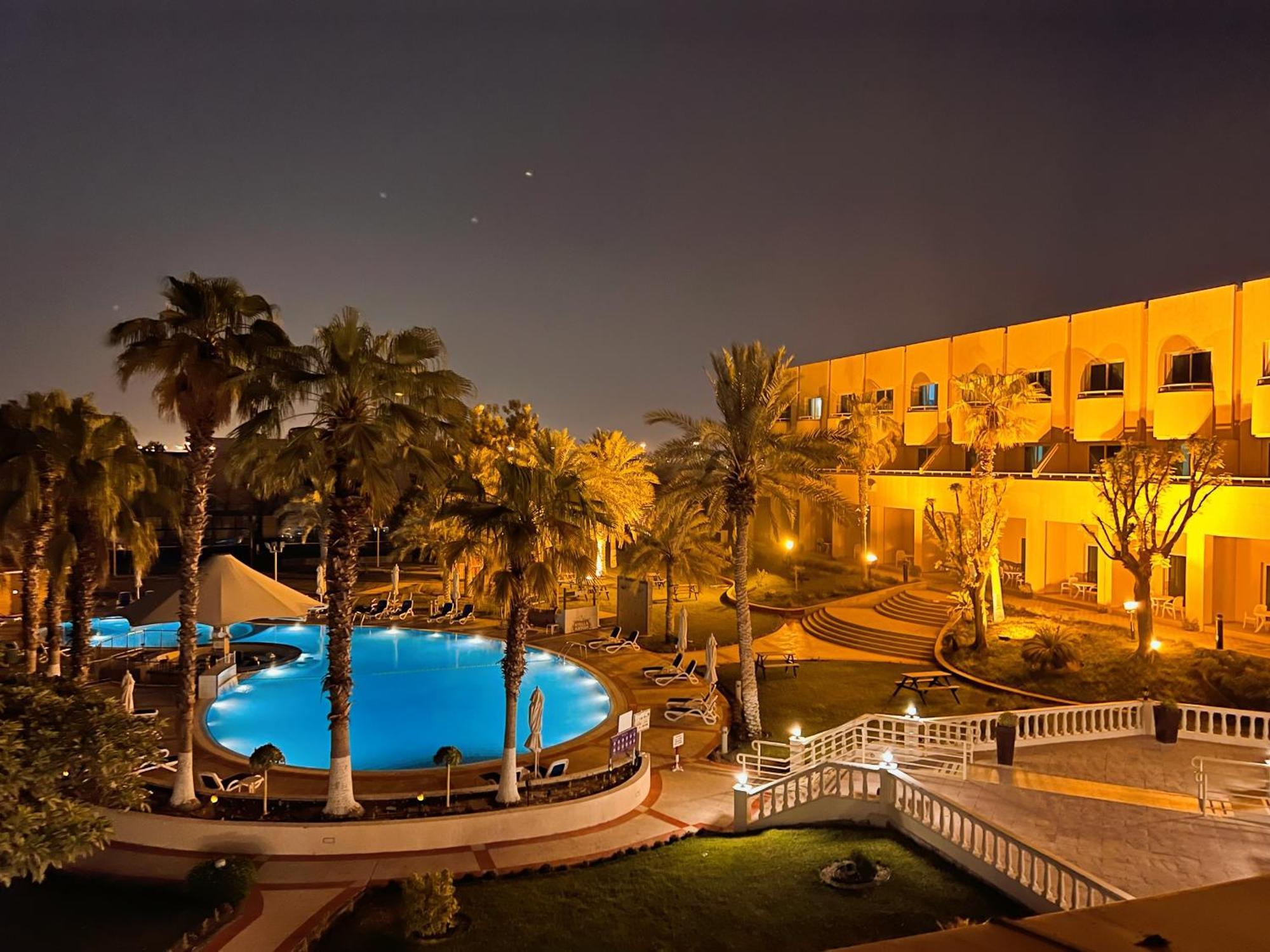 Metropolitan Al Mafraq Hotel Abu Dhabi Eksteriør billede